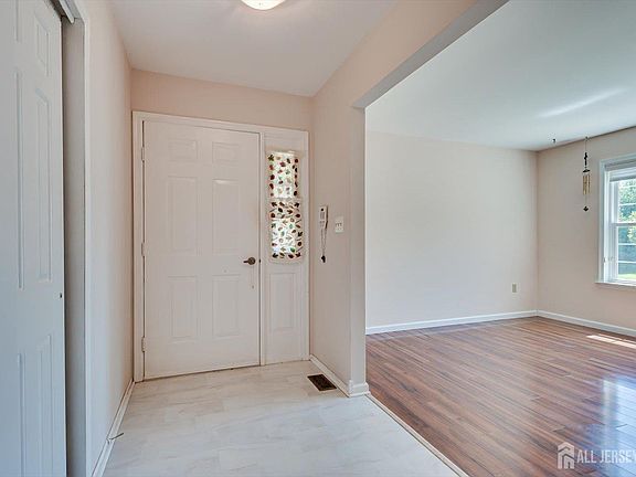 4th image of 10B Betsy Ross Dr