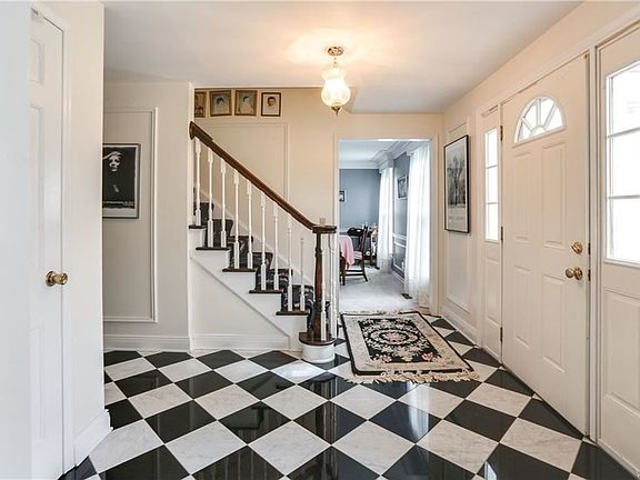 3rd image of 80 Rollingwood St