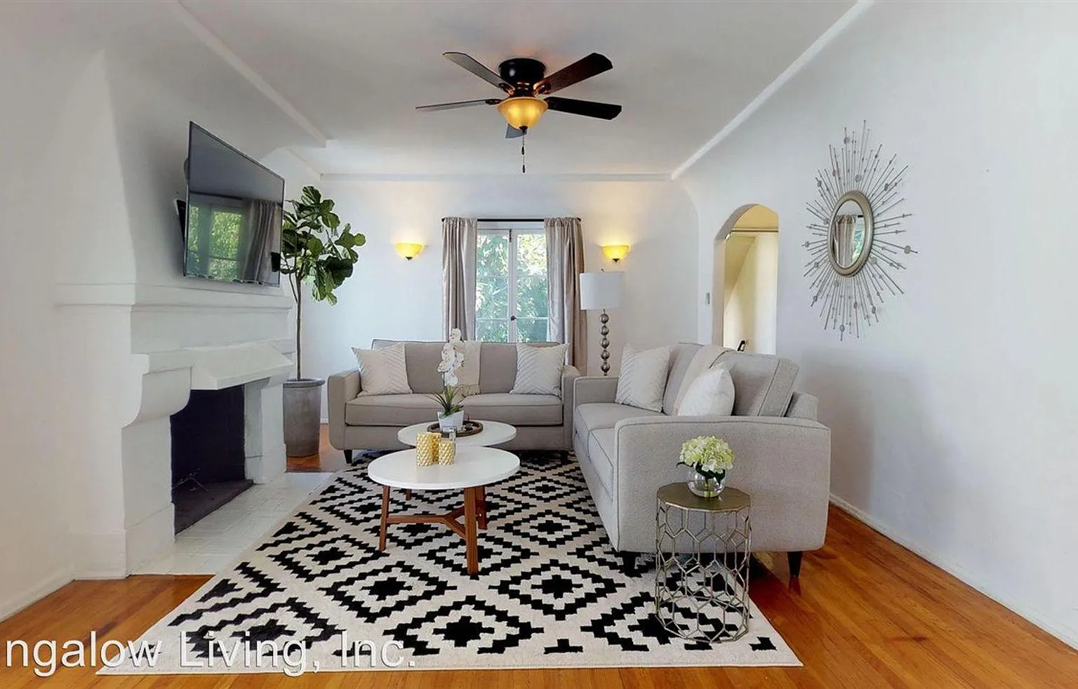 135 N Gale Dr — Photo 1