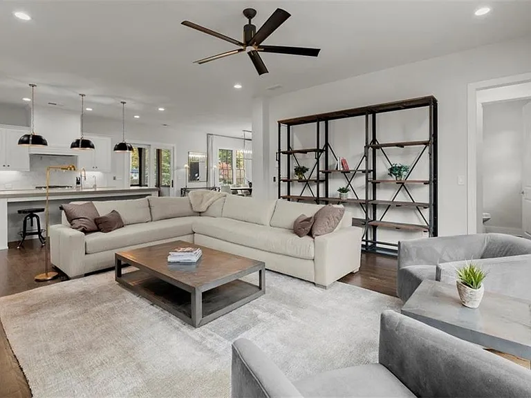 4001 Haverhill Dr NE — Photo 24