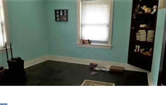 2nd image of 230 Oak Ter