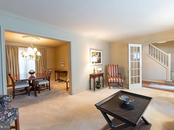 4th image of 425 Greenwood Dr