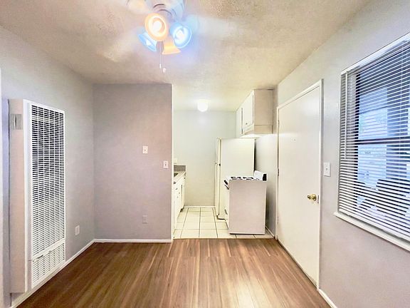 3rd image of 10960 Campus St