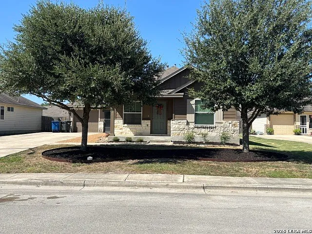 3 bed, 2.0 bath, 1220 sqft, $1,776 — Photo 1