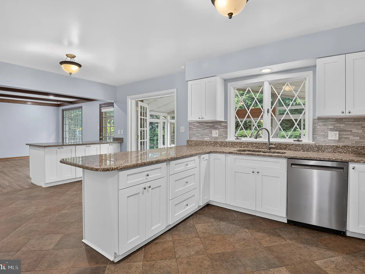 4 bed, 3.5 bath, 3338 sqft, $5,800 — Photo 3
