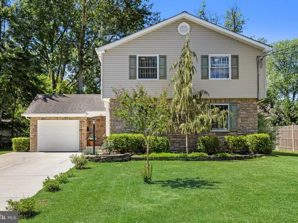 127 Deerfield Dr, Cherry Hill, NJ 08034