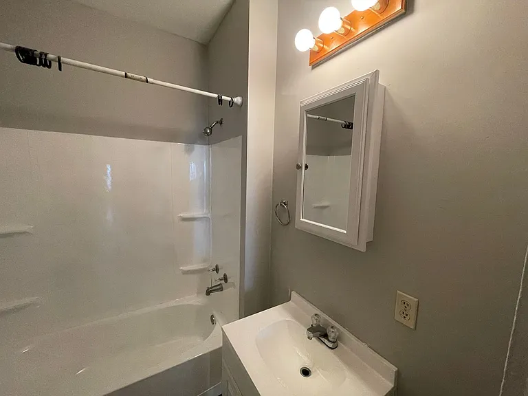 209 C St — Photo 7