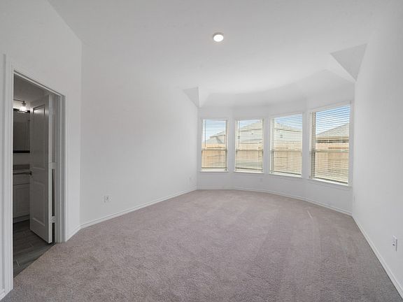 5th image of 1392 Grass Bend Dr