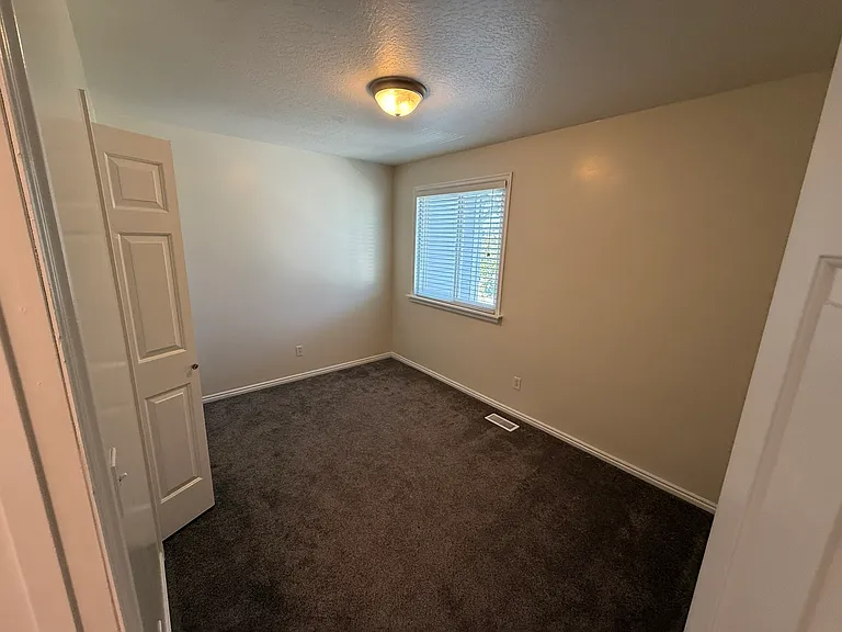 1242 E Freshman Cir — Photo 10