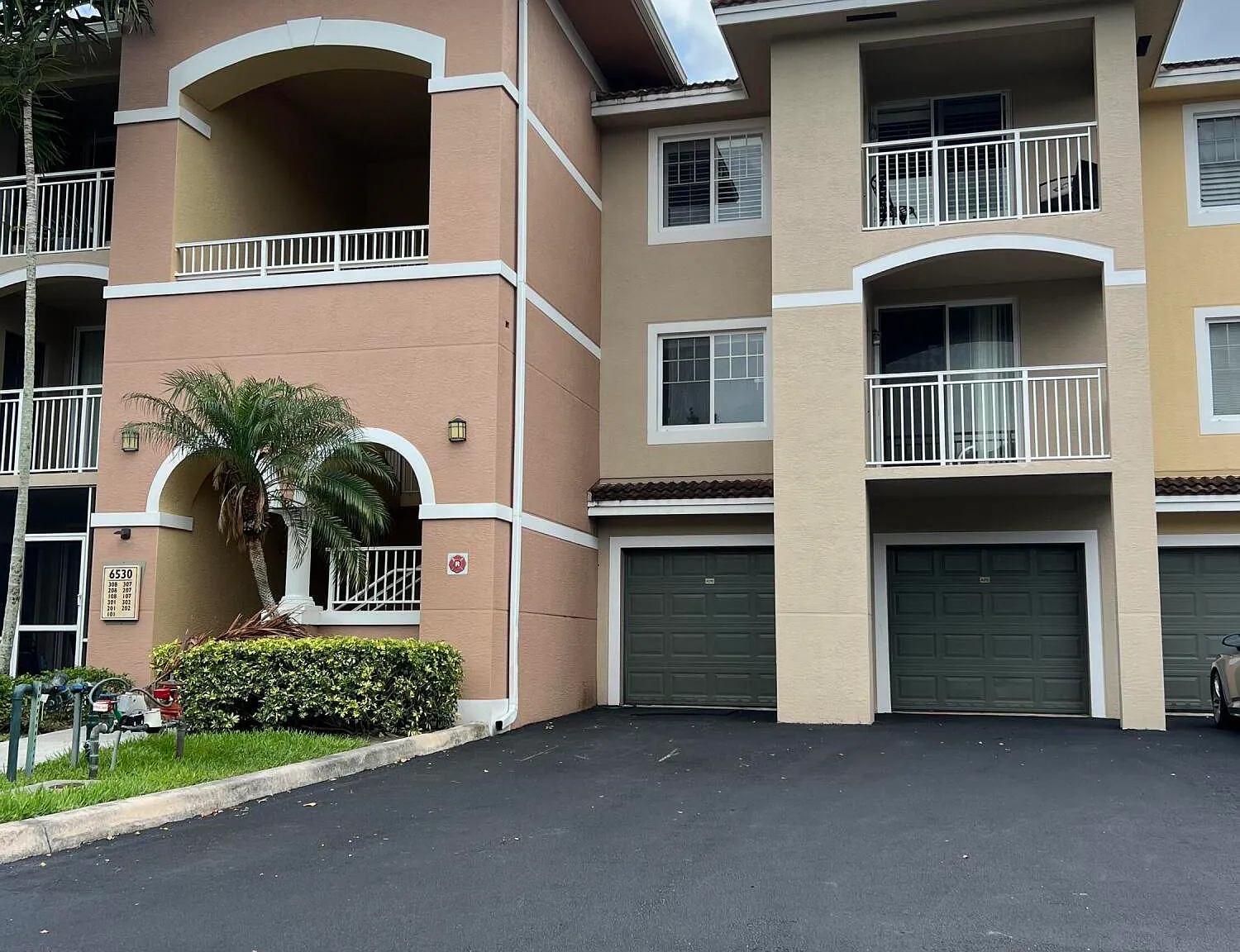 1 bed, 1.0 bath, 843 sqft, $1,800 — Photo 1