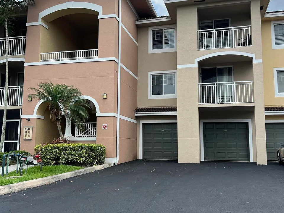 6394 Emerald Dunes Dr #202