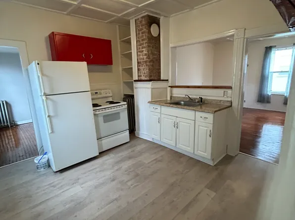 183 1st St #3, Pittsfield, MA 01201