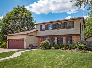 1166 N Old Bridge Rd, Palatine, IL 60067