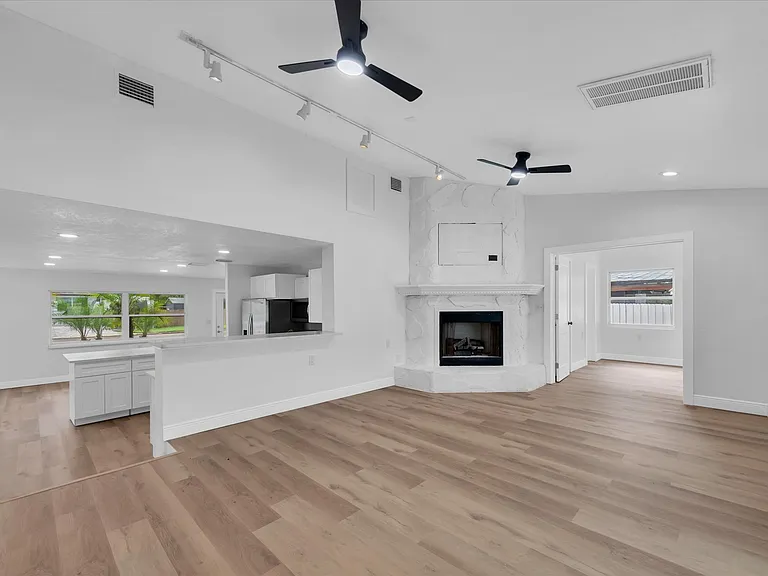 3811 Huntington St NE — Photo 13