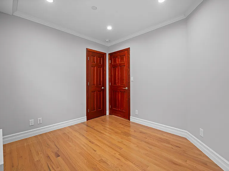 22-16 Steinway St #3 — Photo 7