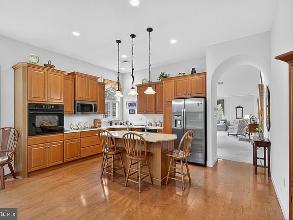 5th image of 30 Farmview Ln