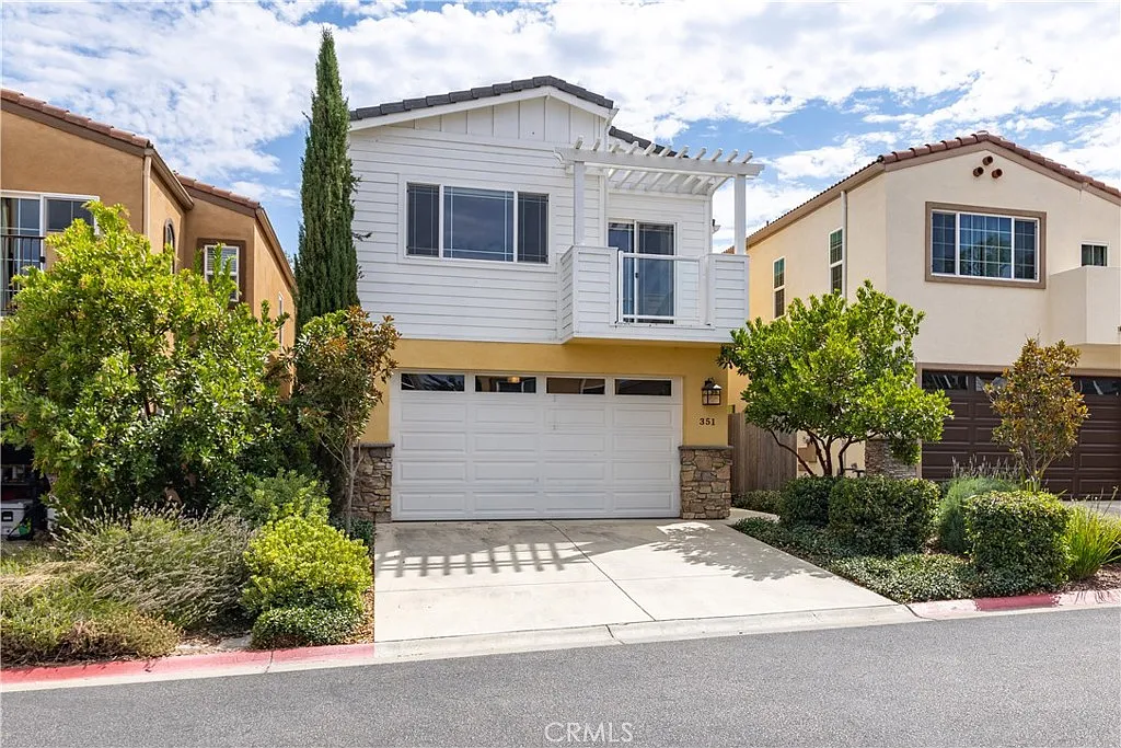 3 bed, 2.5 bath, 1396 sqft, $3,300 — Photo 4