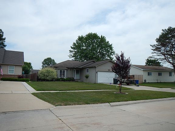 2nd image of 59732 Manning Dr