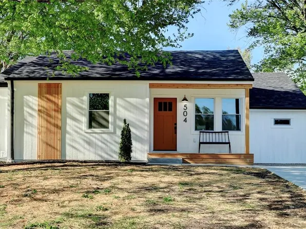 504 NW Holly Ln, Lees Summit, MO 64086