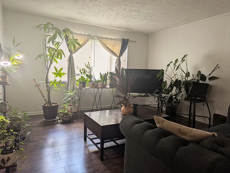 1277 Greenwich St SW #7 — Photo 6