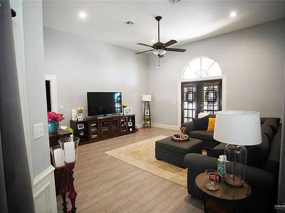 5th image of 164 Mimosa St