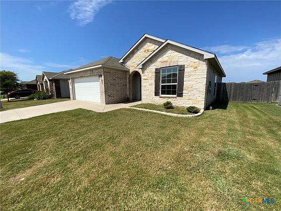 3rd image of 1110 Lakeway Crossing Dr