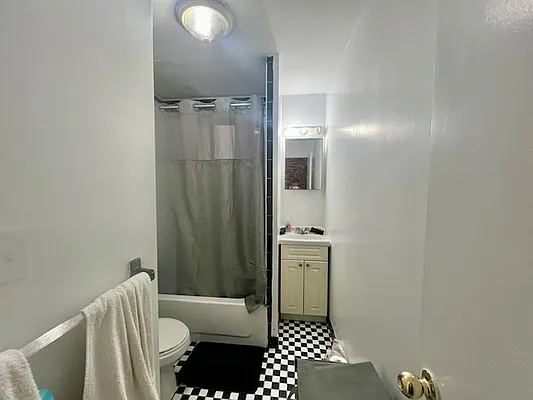 Rented by KNOCKKNOCK LLC | media 4