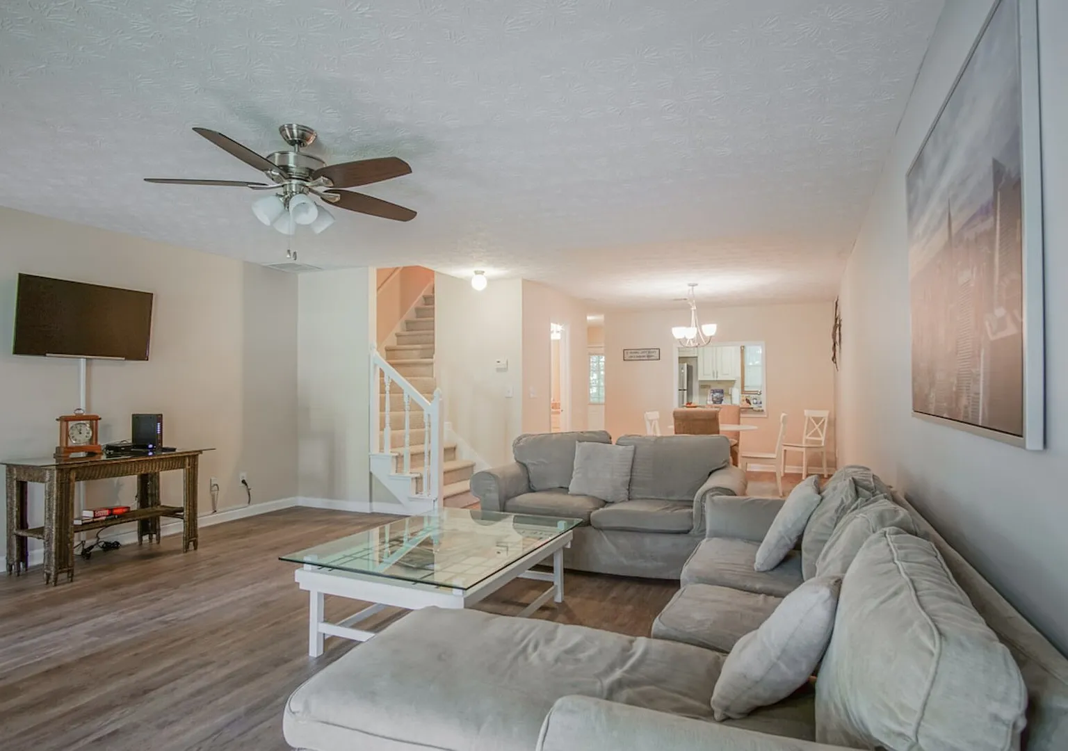2 BR Townhouse - 10 Mins to Horse Park — Photo 3