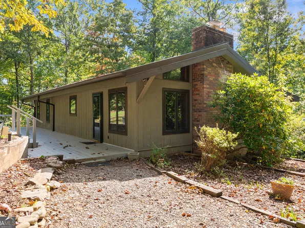 621 Hester Gap Rd, Cleveland, GA 30528