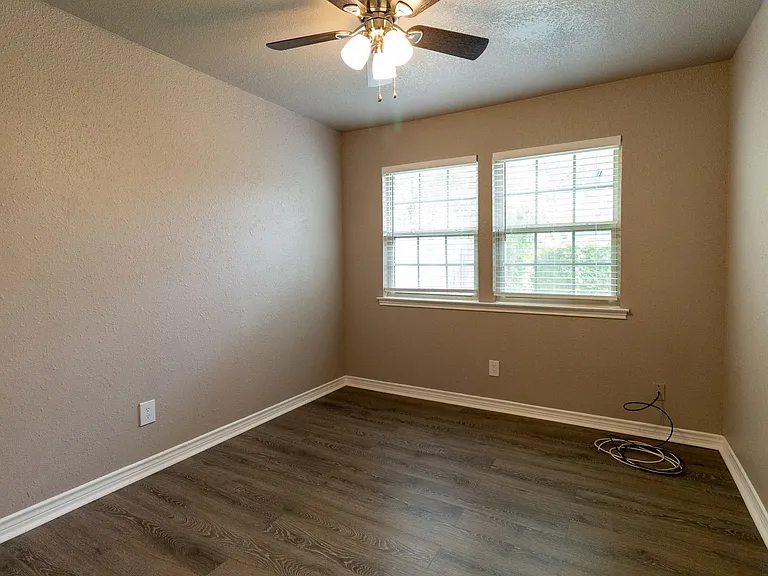 1003 Hyridge St — Photo 10