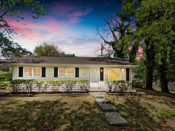 235 Lucas St NE, Christiansburg, VA 24073