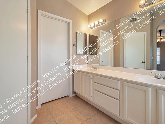 4th image of 1339 W Lark Dr