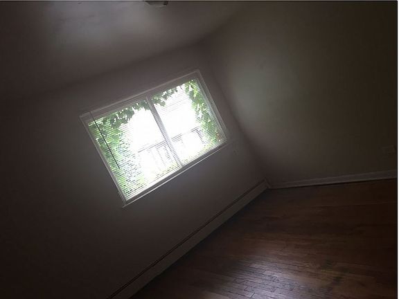 3rd image of 6933 S Jeffery Blvd APT 3C