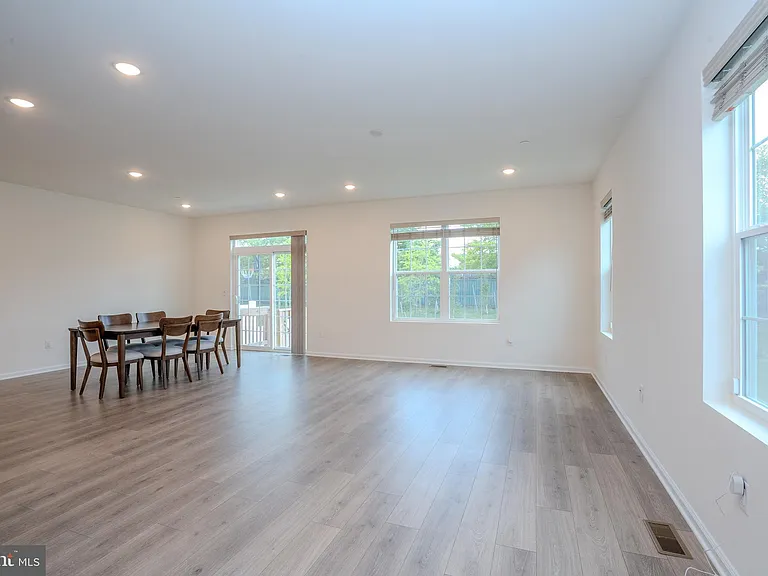 2601 American Pl — Photo 4