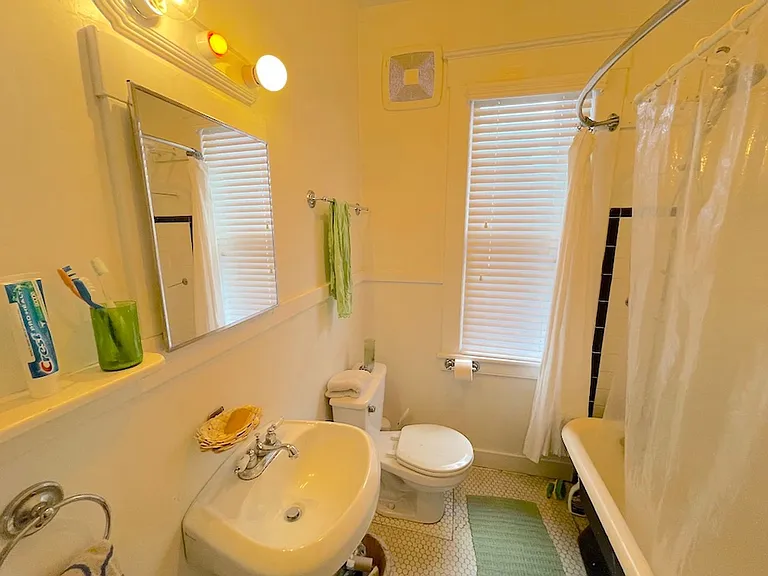2236 Whitaker St — Photo 8