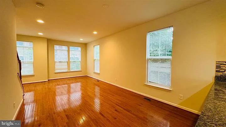 9430 Canonbury Sq — Photo 3
