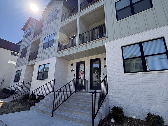 3rd image of 610 N Whitham Ave #3