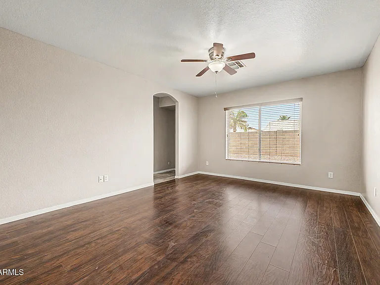 308 W Liberty Ln — Photo 19