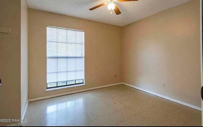 109 Strasbourg Dr — Photo 4