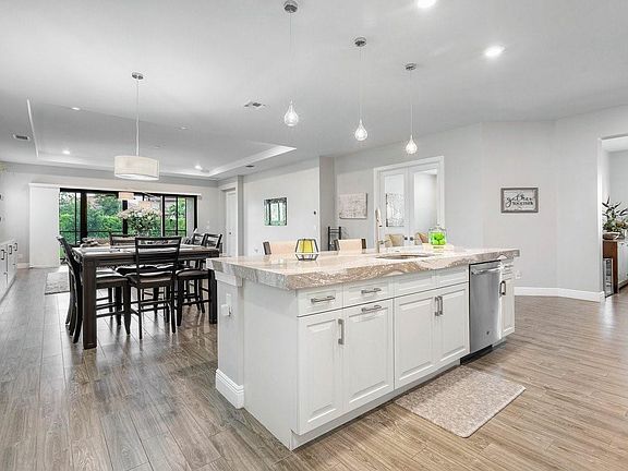 2nd image of 11765 Bayview Circle