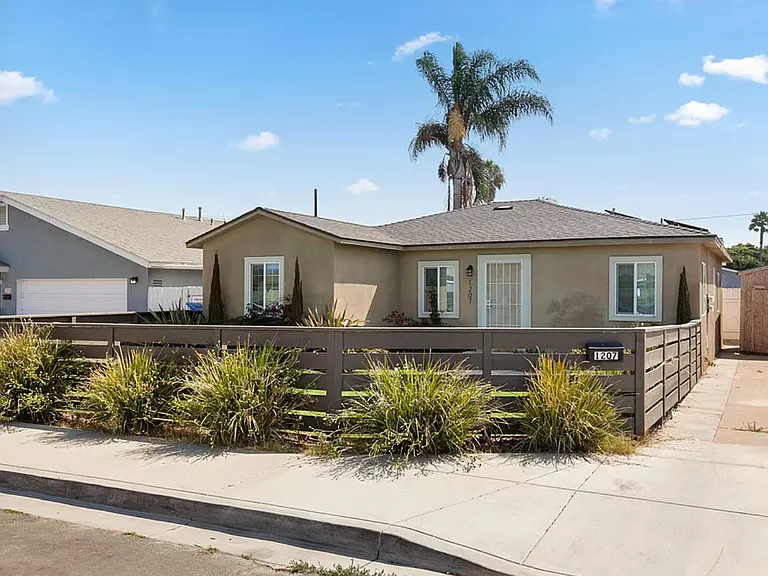 1207 Florence St — Photo 26