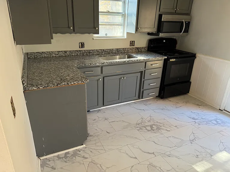 319 S Kenwood Ln #1 — Photo 23