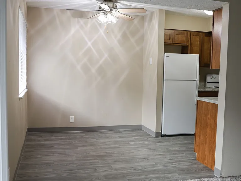Cottonwood Apartments — Photo 3