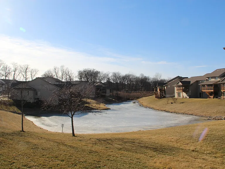 233 Woodfield Ct — Photo 21