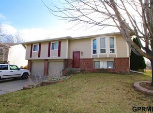 1021 Parkview Ln, Lincoln, NE 68512