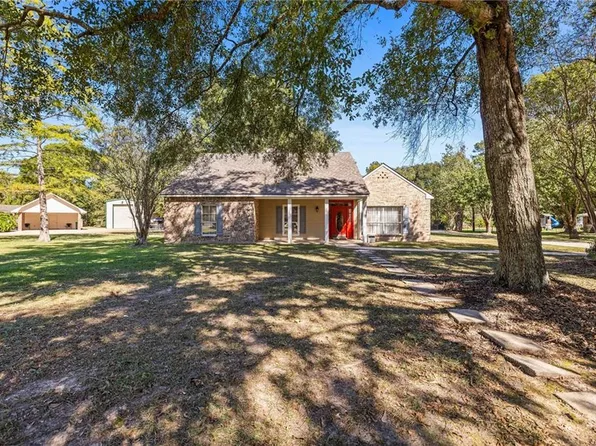 8211 Gwendolyn Dr, Denham Springs, LA 70706