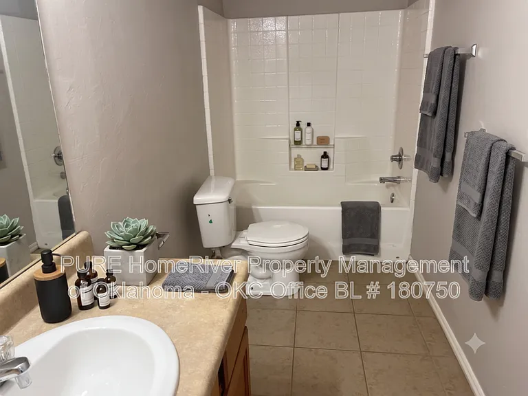 11139 SW 5th St — Photo 7