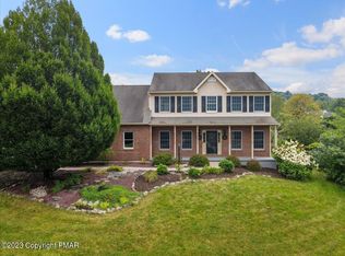4002 Crest View Dr, Stroudsburg, PA 18360