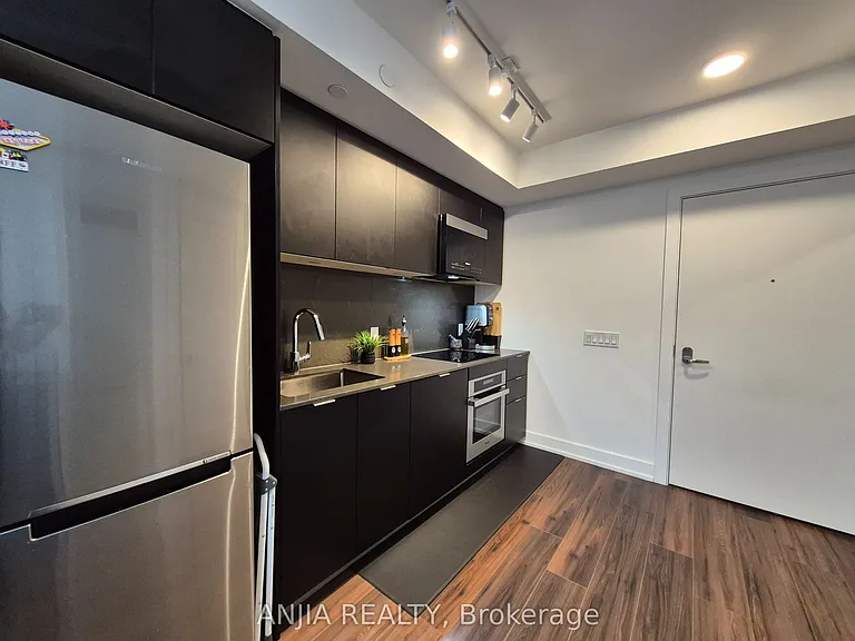 8 Cedarland Dr #321 — Photo 6