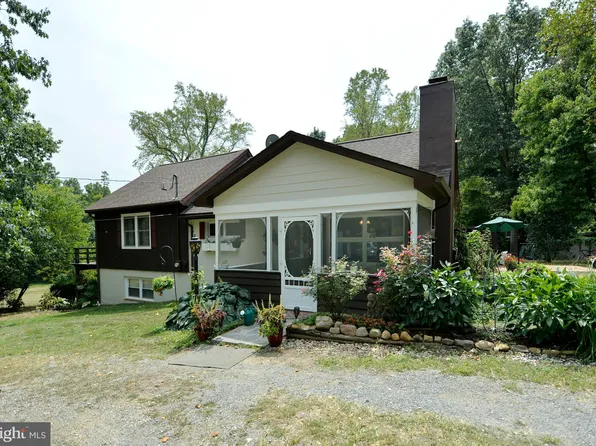 125 River Park Ln, Bluemont, VA 20135